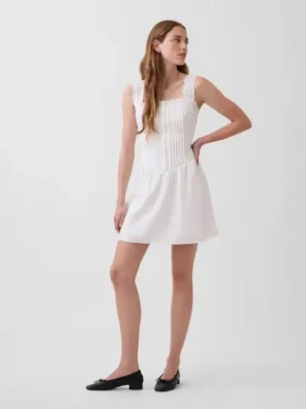 Mini-robe à taille basse et plis creux