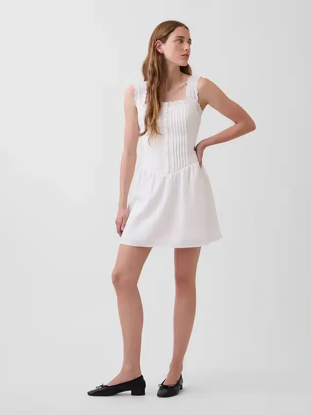 Mini-robe à taille basse et plis creux