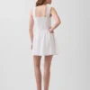 Mini-robe à taille basse et plis creux