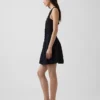 Mini-robe à taille basse et plis creux