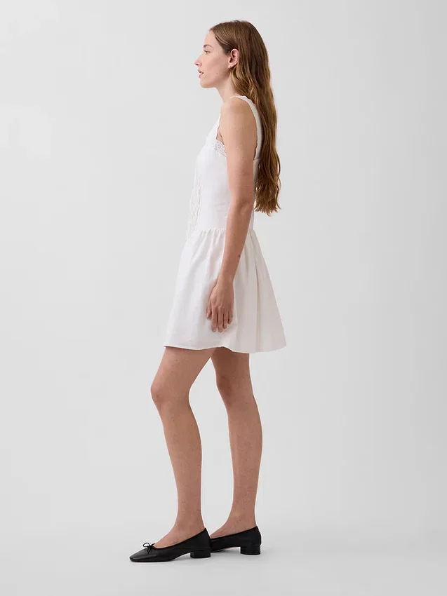 Mini-robe à taille basse et plis creux