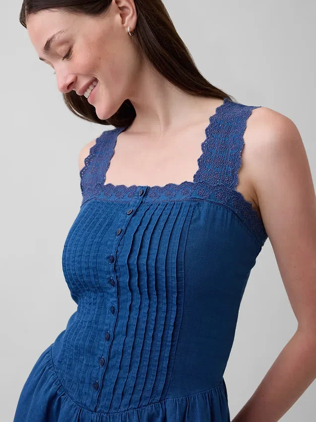 Mini-robe à taille basse et plis creux