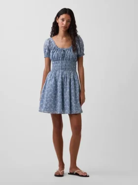 Mini-robe à taille smockée