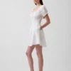 Mini-robe à taille smockée