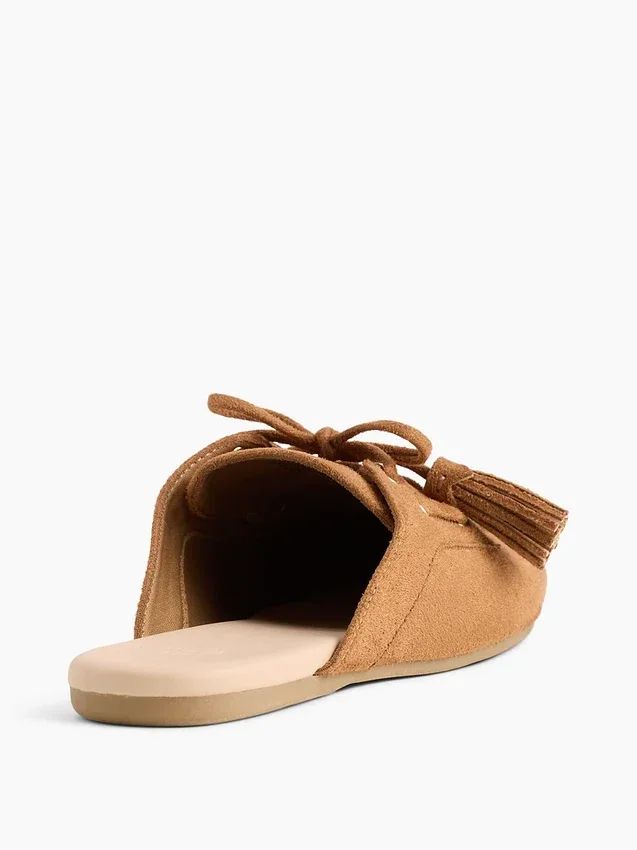 Mules mocassins à pompons en daim vegan