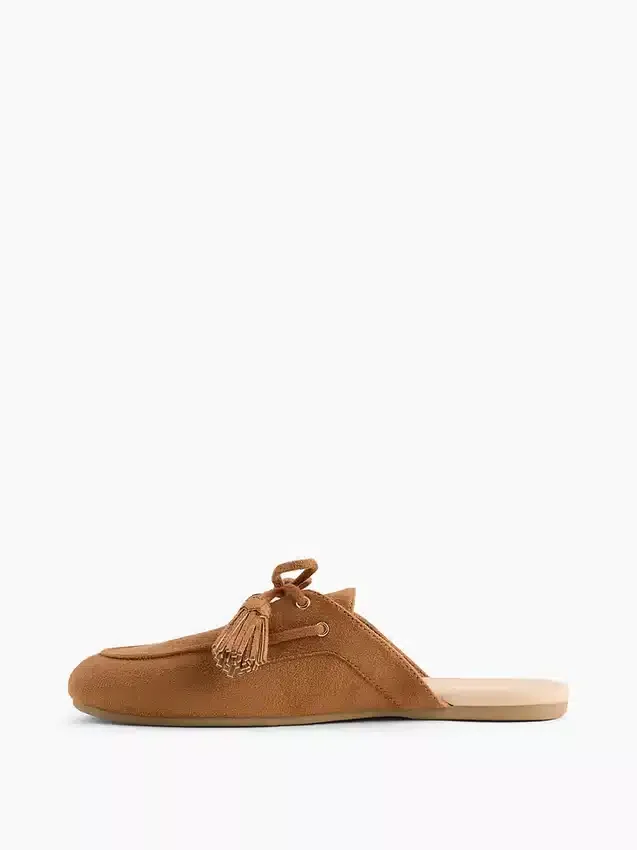 Mules mocassins à pompons en daim vegan