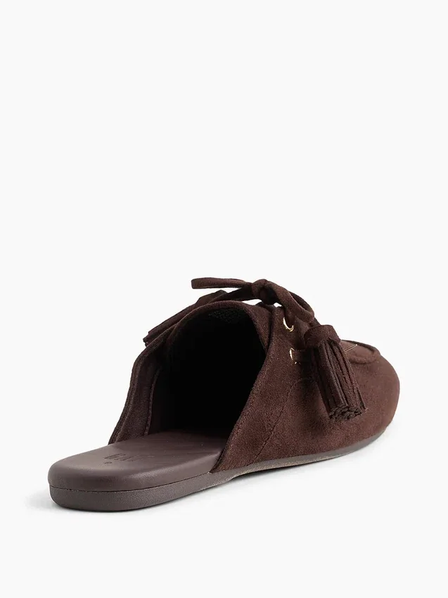 Mules mocassins à pompons en daim vegan