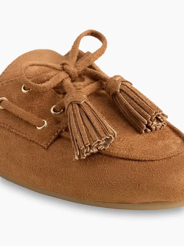 Mules mocassins à pompons en daim vegan