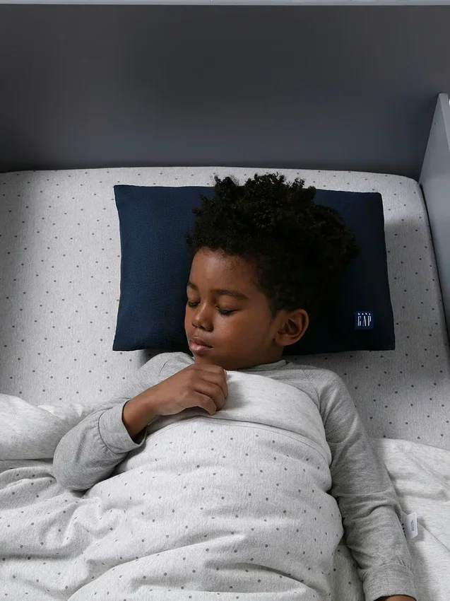 Oreiller en mousse à mémoire de forme babyGap pour tout-petits avec 2 housses rafraîchissantes