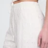 Pantalon ample à taille mi-haute et œillets