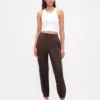 Pantalon de jogging GapFit Tech à taille haute et ourlet zippé