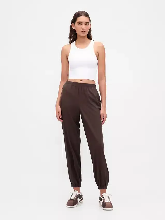 Pantalon de jogging GapFit Tech à taille haute et ourlet zippé