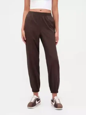 Pantalon de jogging GapFit Tech à taille haute et ourlet zippé