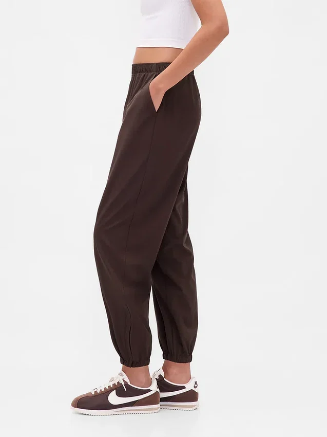 Pantalon de jogging GapFit Tech à taille haute et ourlet zippé