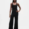 Pantalon de pyjama à jambes larges et à fines côtes