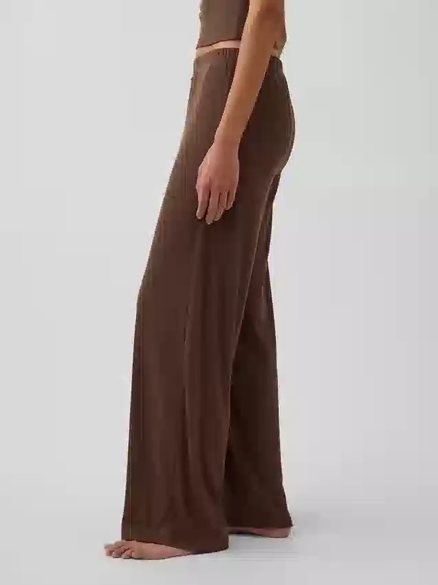 Pantalon de pyjama à jambes larges et à fines côtes