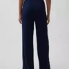 Pantalon de pyjama à jambes larges et à fines côtes