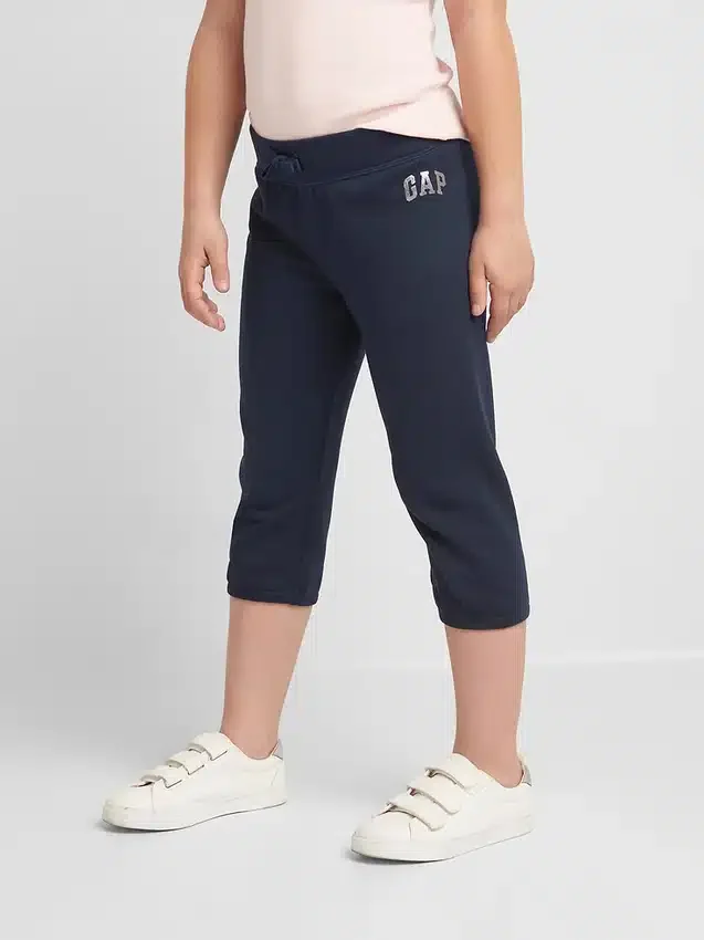 Pantalon de survêtement court à logo orné