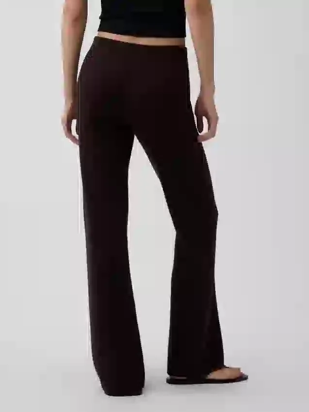 Pantalon de type « bootcut » en maille épaisse, taille basse, en mélange de coton