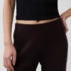 Pantalon de type « bootcut » en maille épaisse, taille basse, en mélange de coton