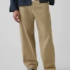 Pantalon kaki ample et moderne
