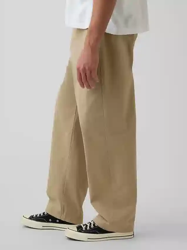 Pantalon kaki ample et moderne