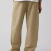 Pantalon kaki ample et moderne