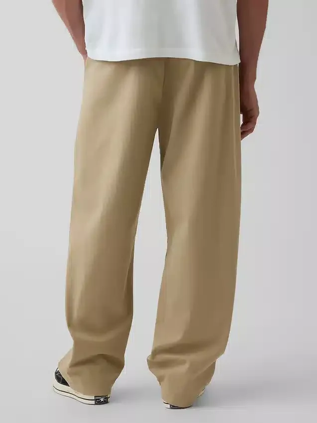 Pantalon kaki ample et moderne