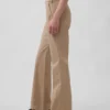 Pantalon kaki évasé ajusté à taille basse