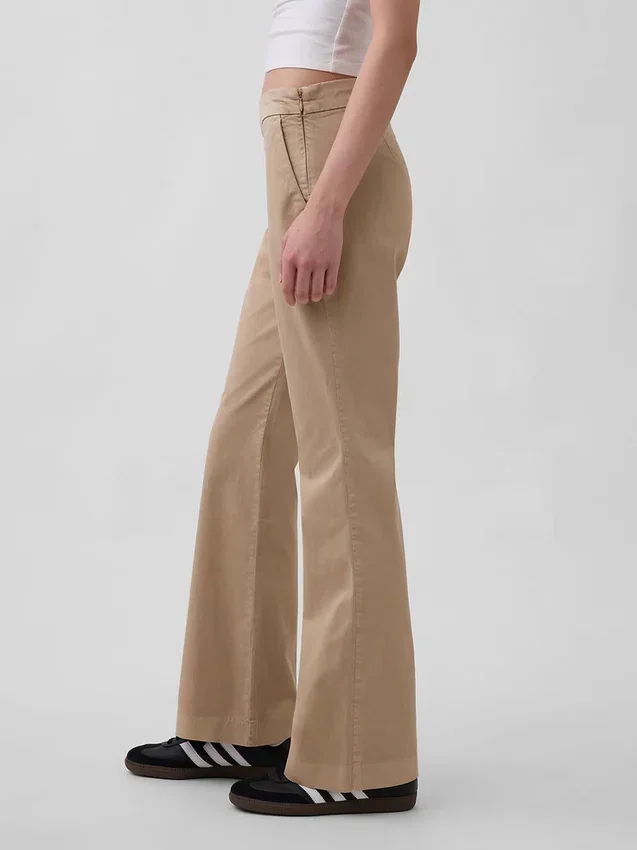 Pantalon kaki évasé ajusté à taille basse