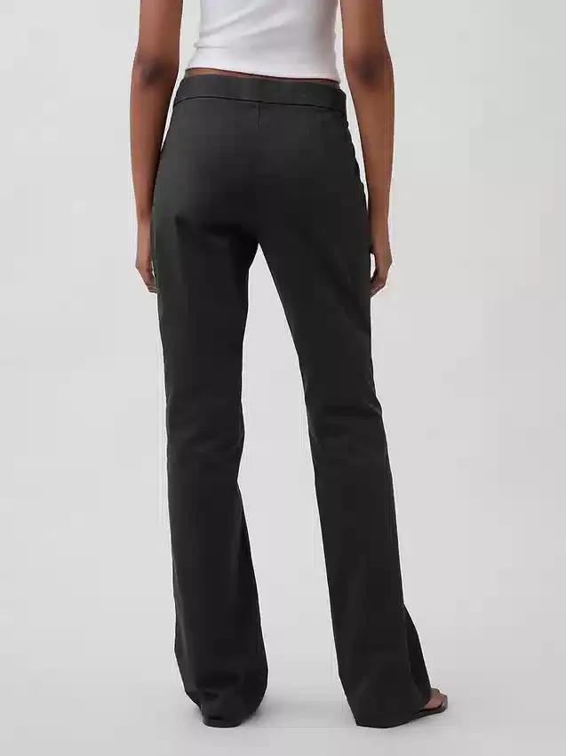 Pantalon kaki évasé ajusté à taille basse