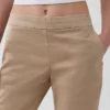 Pantalon kaki évasé ajusté à taille basse