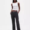 Pantalon kaki évasé à taille basse et coupe décontractée