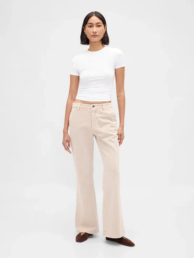 Pantalon kaki évasé à taille basse et coupe décontractée