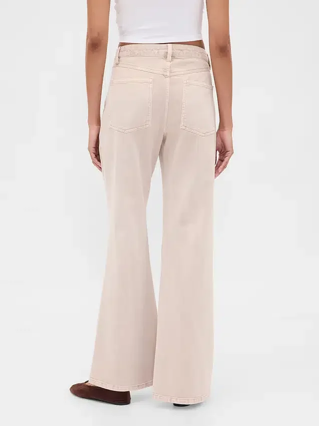 Pantalon kaki évasé à taille basse et coupe décontractée