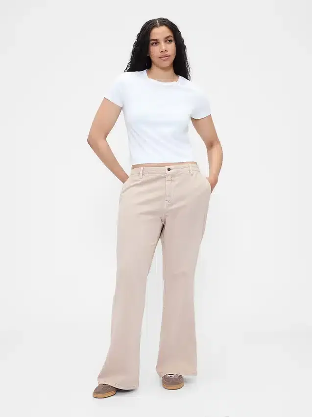 Pantalon kaki évasé à taille basse et coupe décontractée