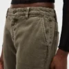 Pantalon kaki évasé à taille basse et coupe décontractée