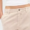 Pantalon kaki évasé à taille basse et coupe décontractée