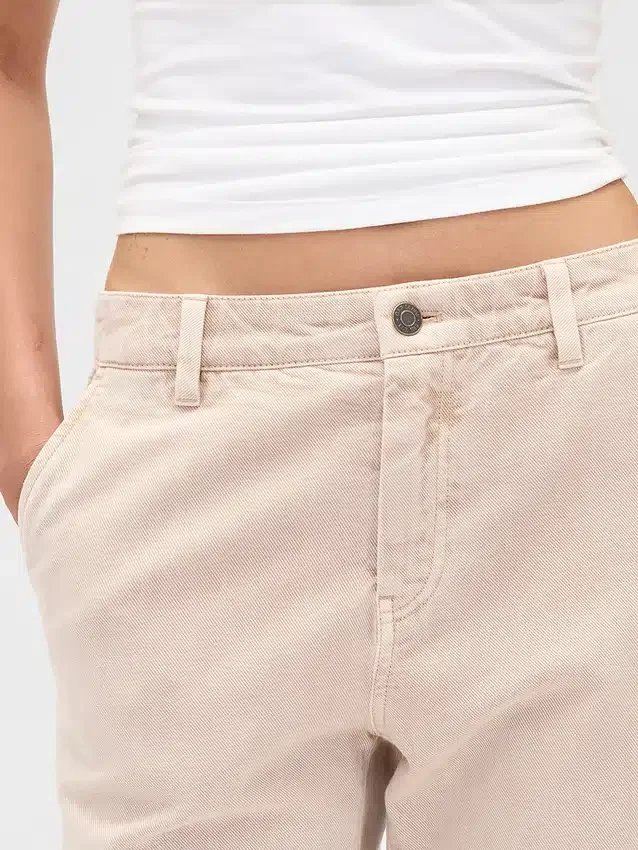 Pantalon kaki évasé à taille basse et coupe décontractée