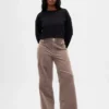 Pantalon large en velours côtelé à taille haute