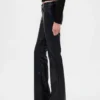 Pantalon long et ajusté en cuir vegan recyclé, taille basse