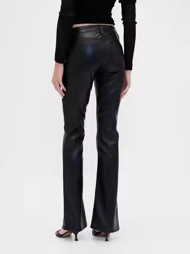 Pantalon long et ajusté en cuir vegan recyclé, taille basse