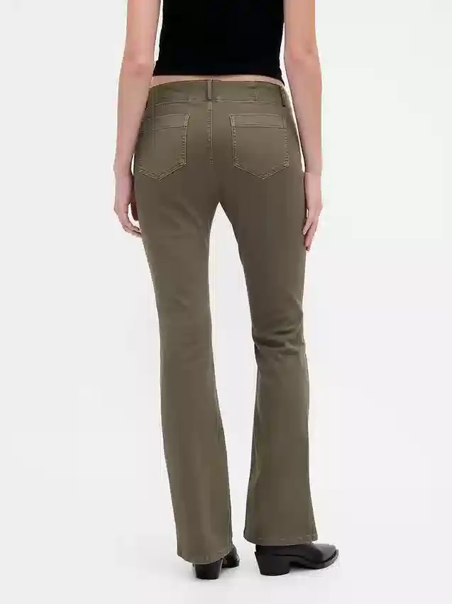 Pantalon long et ajusté en sergé à taille basse