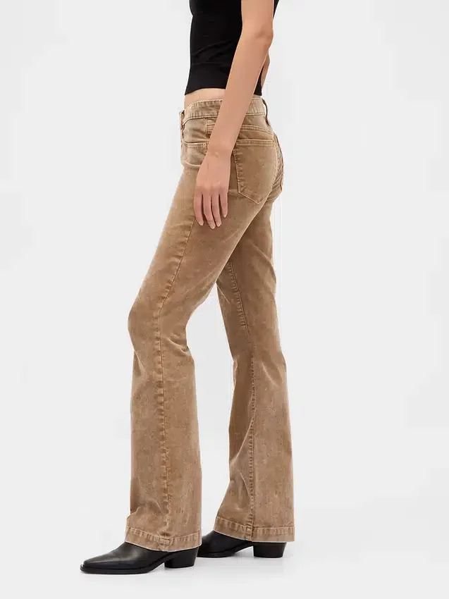 Pantalon long et ajusté en velours côtelé à taille basse