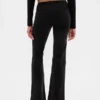 Pantalon long et ajusté en velours côtelé à taille basse