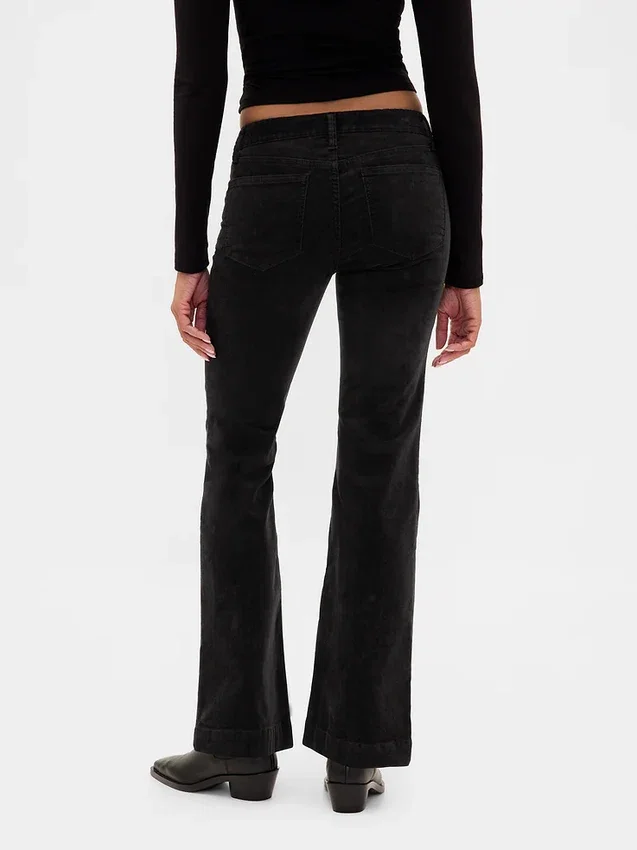 Pantalon long et ajusté en velours côtelé à taille basse