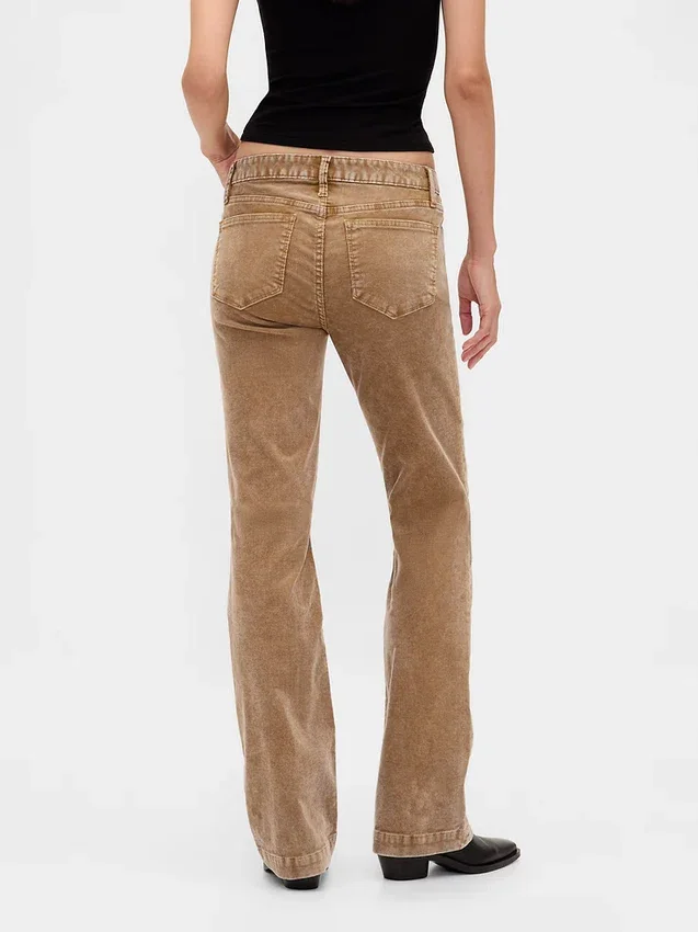 Pantalon long et ajusté en velours côtelé à taille basse