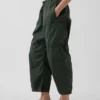 Pantalon utilitaire taille mi-haute en sergé, coupe « barrel »
