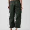 Pantalon utilitaire taille mi-haute en sergé, coupe « barrel »
