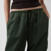Pantalon utilitaire taille mi-haute en sergé, coupe « barrel »